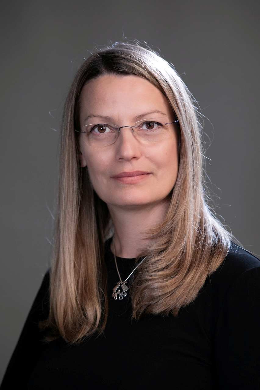TOTH PIROSKA